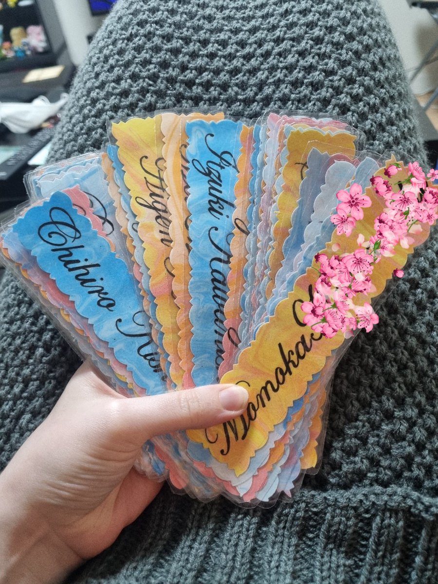 MissJacobsen1's tweet photo. Made bookmarks for my graduating class. They love joined up writing. 😅 中学校で頑張れます! https://t.co/A1S0NRZcGs