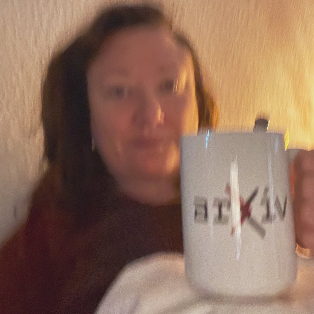 freyablekman's tweet photo. My @arxiv huge mug has arrived so I can work on getting better from covid while supporting open science #fuzzyselfie #mugfie https://t.co/VsnXbFsKnx
