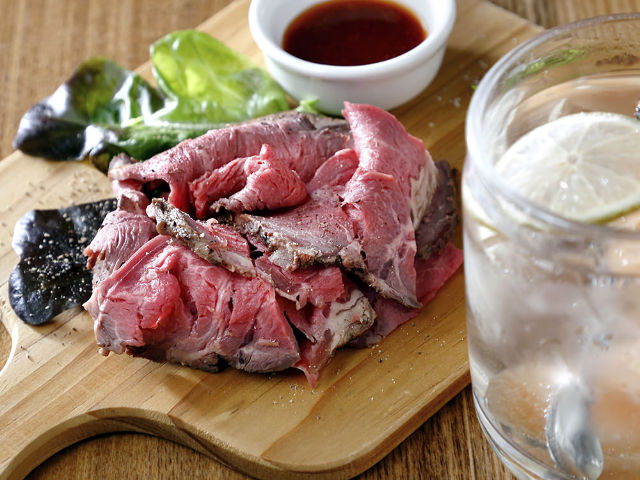 dressing_mag's tweet photo. ＼西荻窪で飲むなら絶対ここ！／
出てくるものがどれも美味しい、こっそり通いたいお店です🧐
https://t.co/BfbwM9yWoB
何を食べても美味しい上に、実はこっそりキッズルームがあるのも魅力な同店。季節ごとにさまざまな自家製果実酒を漬け込んでいるので、春を感じる1杯が楽しめますよ😋 https://t.co/HMvObmcyoa