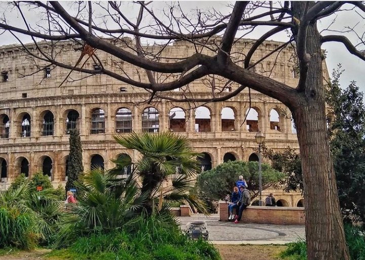 Alcuni posti sono come vecchi parenti, se passi di lì devi andare per forza a salutarli, che ci tengono