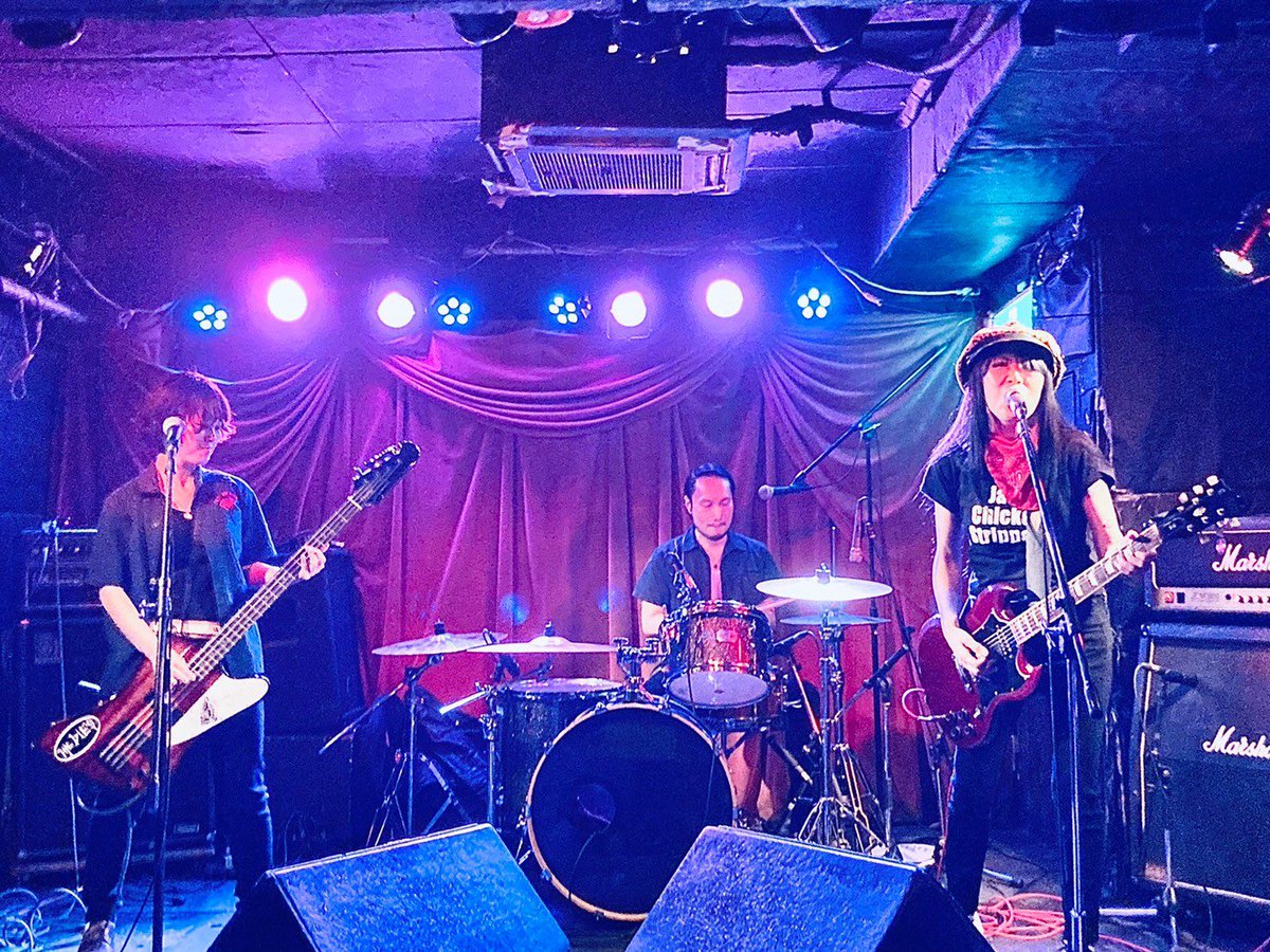 JackChickenStri's tweet photo. 『CATS.TRIP vol.1』でのライブ写真頂きました~✌️('ω')✌️②
Jack Chicken Strippers
撮影 オオノ(OVERS)
#jackchickenstrippers #ジャチキ #CATSTRIP #幡ヶ谷heavysick https://t.co/sqxN26SAAH