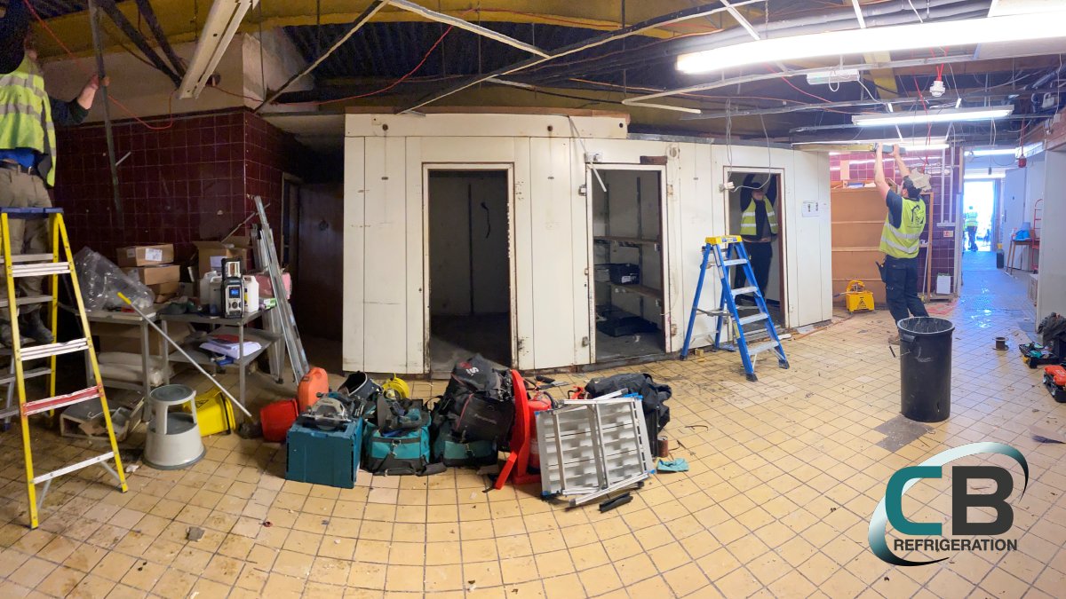 CBRefriger8's tweet photo. Members of our engineering team were at a large convenience store in Aberavon this morning, decommissioning old cold stores ready for new, modern #ColdRooms to be fitted later this week. 

💻https://t.co/MHmapyJVhb
☎️029 2086 1627

#CBRefrigeration #ExcellenceInEngineering https://t.co/5QX1xEPeWK