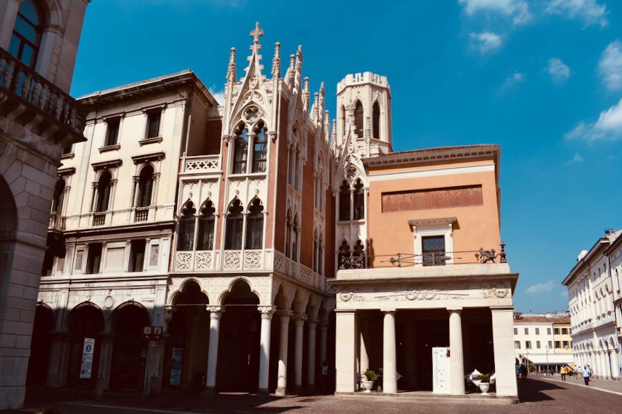 fiveintravel's tweet photo. 💻BLOG POST
Link➡️https://t.co/bTCqqaxCqN
Conosci quali sono "i tre senza"? Hai mai visitato i luoghi facenti parte progetto Padova Urbs Picta? Hai mai assaggiato il famoso Caffè Pedrocchi? Se la risposta è no allora vieni con noi alla scoperta di #Padova!
#fiveintravel #veneto https://t.co/yrmuvXgkGX
