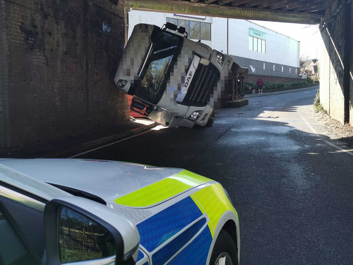 SurreyRoadCops's tweet image. Wrecclesham Road in Farnham is CLOSED due to a driver failing to adhere to the height restrictions and his HGV striking the rail bridge.

Recovery will take some time.