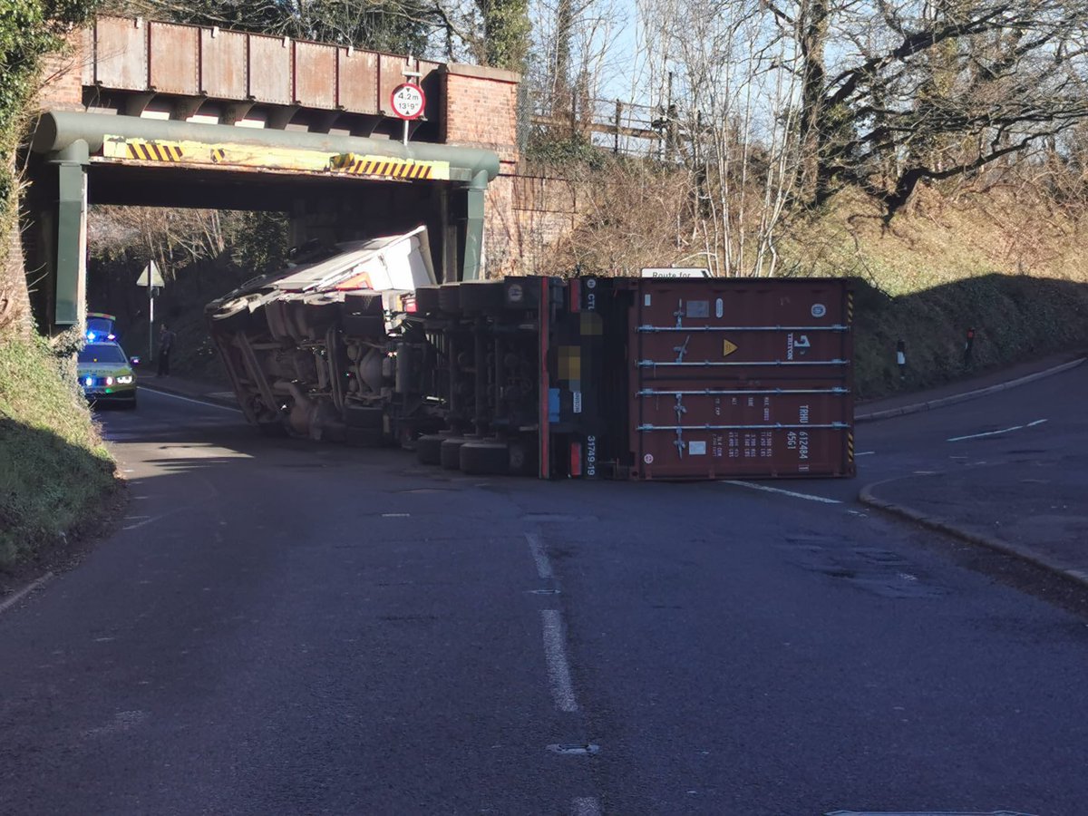 SurreyRoadCops's tweet image. Wrecclesham Road in Farnham is CLOSED due to a driver failing to adhere to the height restrictions and his HGV striking the rail bridge.

Recovery will take some time.