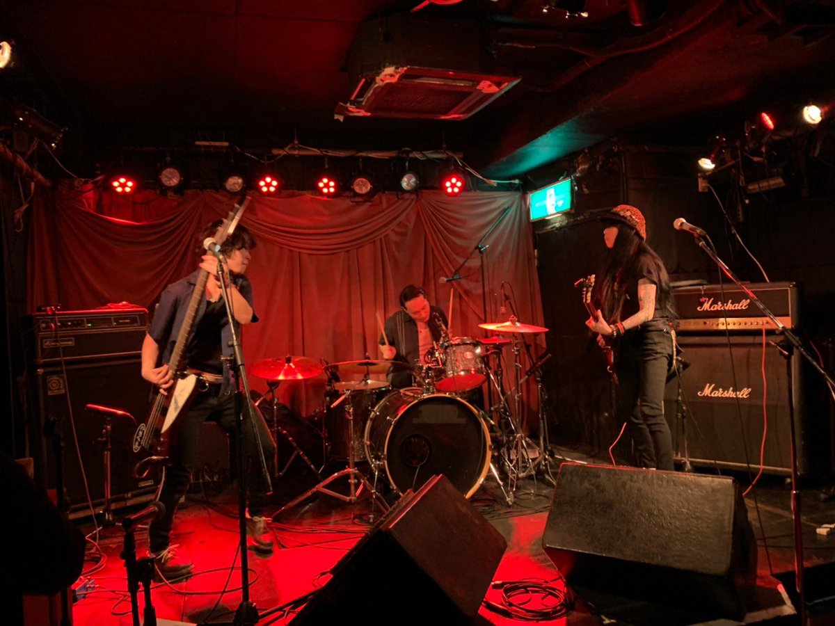 JackChickenStri's tweet photo. 『CATS.TRIP vol.1』でのライブ写真頂きました~✌️('ω')✌️③
Jack Chicken Strippers
撮影 コウスケくん@honey_reference
#jackchickenstrippers #ジャチキ #CATSTRIP #幡ヶ谷heavysick https://t.co/Qrax868R4m