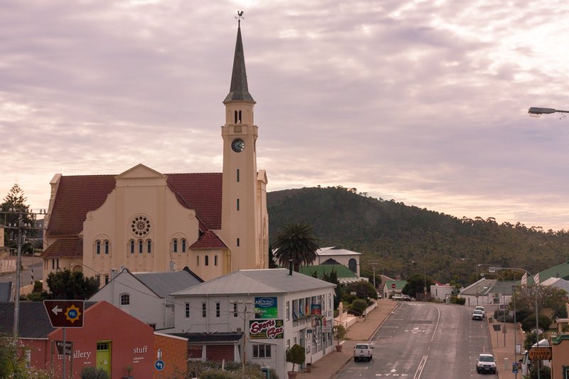 NationalCoGTA's tweet photo. Theย #STRStrategyย seeks to develop a deeper understanding of what can be done to bring about decisive spatial transformation and regeneration in South Africa's #SmallTowns https://t.co/DcKg3mzPsk ๐ฟ๐ฆ https://t.co/nY7QXltTH9