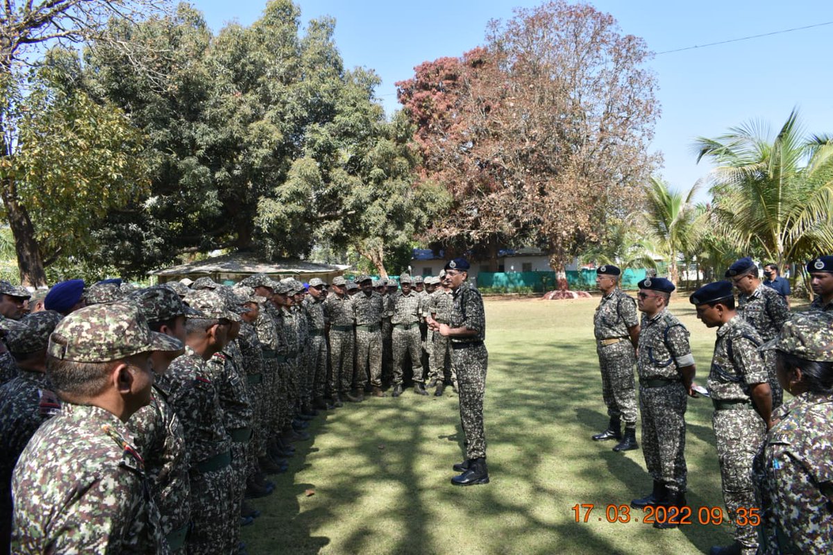 ITBP_official's tweet photo. Sh Sanjay Arora, DG ITBP interacted with ITBP personnel of 45th and 53rd Battalions in Chhattisgarh. The DG was accompanied by Sh Sanjeev Raina, IG Central Frontier, Bhopal and senior officers of SHQ ITBP Bhubaneswar.  

#Himveers https://t.co/zWNYTu3SKW