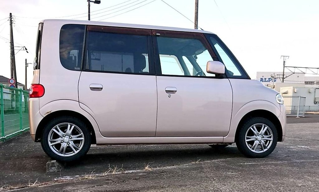 Kamayan 青デル 地震でクルマ全部車輪止めに乗り上げてる謎の現象が T Co Wsy46wotaq Twitter