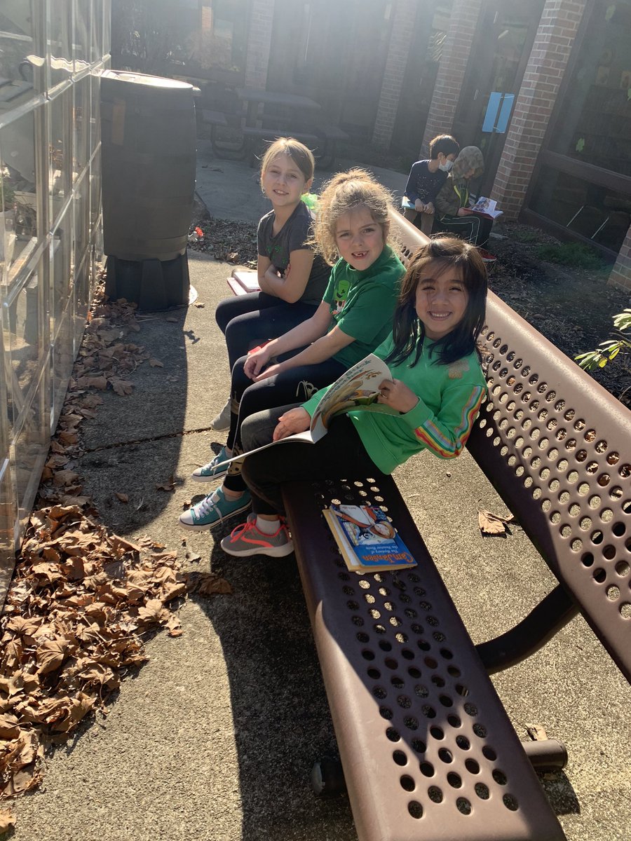 MissDs2Class's tweet image. When it’s 70 degrees on St. Patrick’s Day you take advantage of the courtyard! @oseDCSD