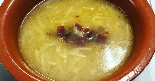 LasConchasMeson's tweet photo. En nuestro  #Menudeldia donde podéis elegir entre siete primeros 🥄y siete segundos🍴, los platos que más os apetezcan
Con el #menú también podéis disfrutar de un rico postre 🍏🍮🍨 y la bebida🍷🍺  
Aquí podéis ver el menú:
https://t.co/eNAvAcLUpT
#Mesonlasconchasssalamanca https://t.co/PoFEDzXZnf