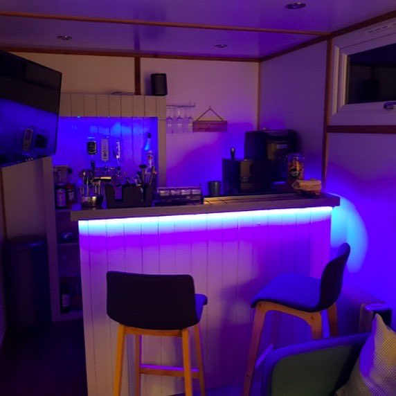 SMARTofficeltd's tweet photo. Check out our latest blog on how to create the perfect Cozy Garden Room Bar! 🍸☕️

https://t.co/IWwCfJLZLo

#gardenbar #barideas #homebarista #homebars #gardenrooms #gardenideas #gardeninspiration #gardenbuildings #gardenofficepod #gardendesign #gardenoffices #smartoffices https://t.co/9VZ0Q5Sd99