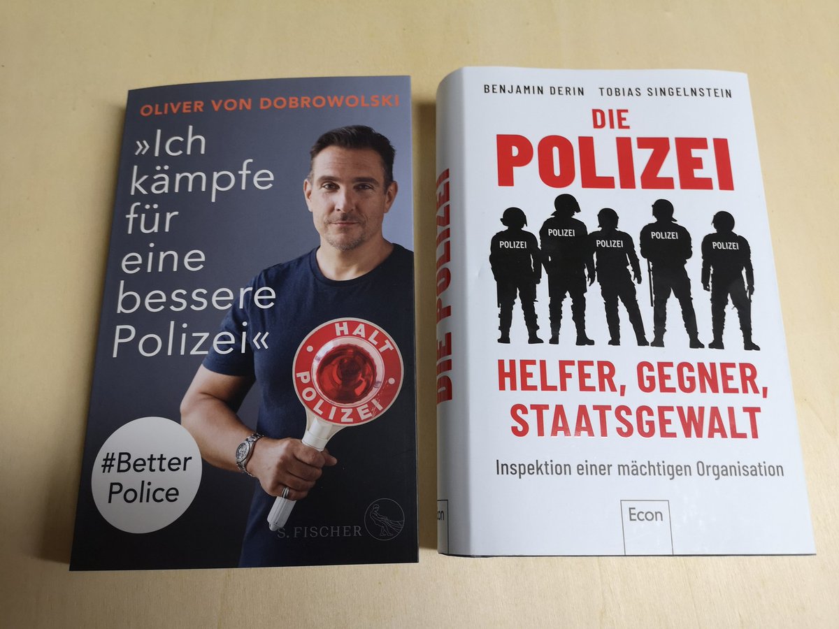 HalfShinyHead's tweet photo. Auch wenn ich noch ungelesene Bücher auf Halde habe. Konnte nicht vorbeigehen.
#SupportYourLocalBookstore

#PolizeiGrün
#betterPolice

Danke für die Bücher
@vonDobrowolski 
@tsingelnstein 
&amp; Benjamin Derin https://t.co/7UzOvaPQpf