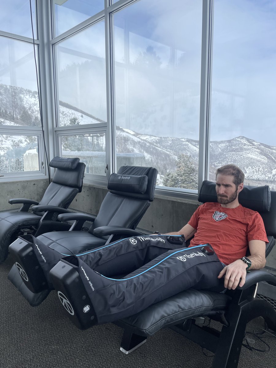 We're up in the team's all-new @therabody recovery room! Dare you to #RechargeYourLegs with a better view ... impossible! Mountain air + #RecoveryAir JetBoots = Happy legs 💯 #MyTherabodyRoutine