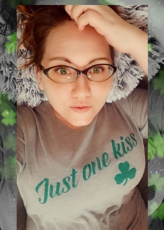 SaraNickie's tweet photo. It's that time of the year again my loves...Time to rock the comfiest shirt ever!! #BestMerch 

💋🍀 Irish Kisses and Shamrock Wishes to y'all!💚#HappyStPatricksDay https://t.co/FY4Cpzggtg