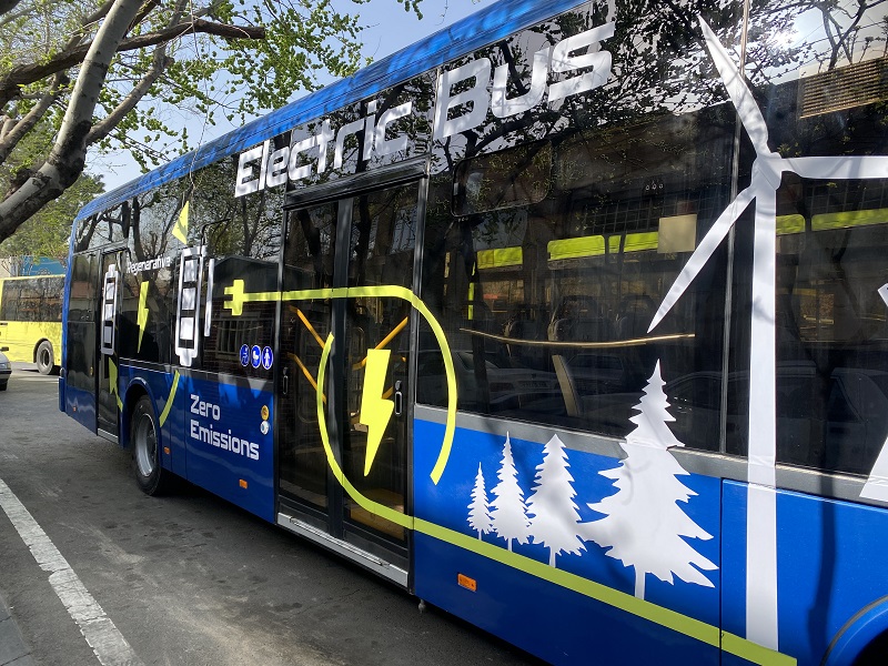 IntelliNewsMENA's tweet photo. Mapna has released its first electric bus by the Shetab Company (a joint company of Mapna Group and Oghab Afshan Industrial Group) with a range of 242km and battery package with a capacity of 318 kWh, the group said. The bus is now in Tehran on service around the city. https://t.co/f0ZQrI7Pb7