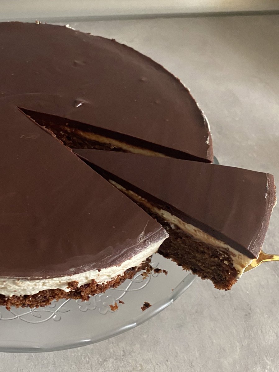 eig bin ich kein fan von schokokuchen aber der ist gut geworden.