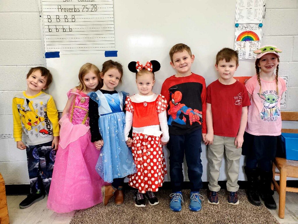 MayflowerSwVa's tweet photo. Last Friday we had “cartoon day” at school and many students (&amp; staff) got into the spirit! https://t.co/khuddzDnkJ