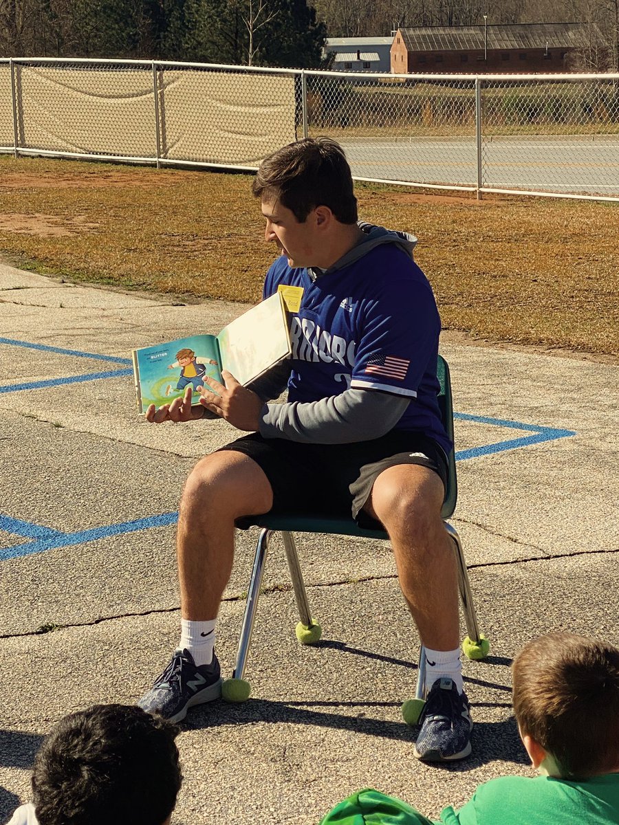 mackk_moore's tweet photo. Big thank you to @devyn_bond of @SWUBaseball for coming and celebrating St. Patrick’s day with our 3rd graders! 🍀 https://t.co/CmVWu1cx1S