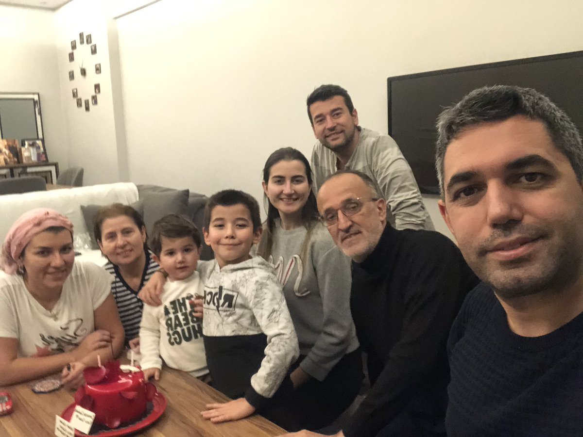 gizlinft's tweet photo. @asimpleman_nft Simple Family? Challange? 😂✌🏻 https://t.co/UxSIetgeAy