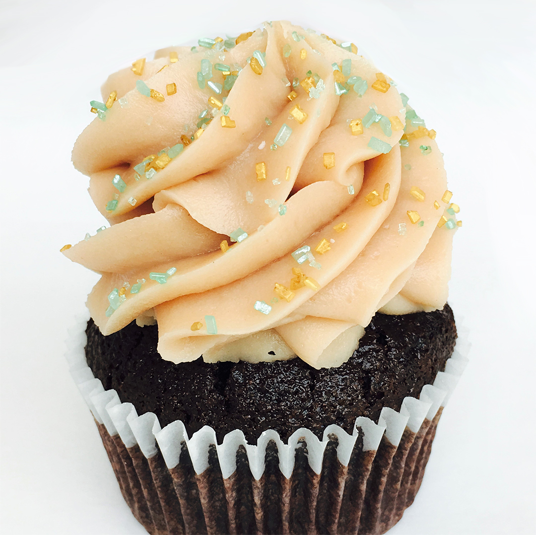 freshcupcakes's tweet photo. SWEET ST. PATRICKS :: Pair some Guinness with your green today! Each Thurs &amp; Sat this month, enjoy a chocolate Guinness draught cake we've topped with Bailey’s cream cheese icing and showered with glittery sprinkles https://t.co/jWeQ6v6rBw #MouthwateringMarch #MakeLifeSweet https://t.co/oXfh4DBhRq