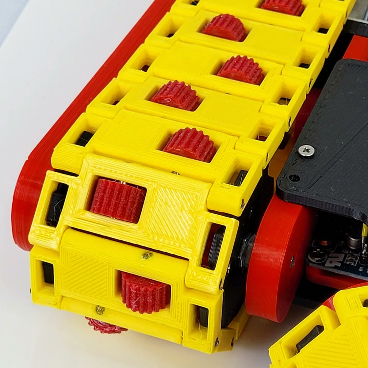 It's an omni-directional tracked vehicle, but how well will it work?  Full video on YouTube: youtu.be/LqetZP7QTN8

#robotics #robot #tank #tracked #vehicle #omniwheel #omnidirectional #innovation #engineer #engineering #tested #testing #3dprinted