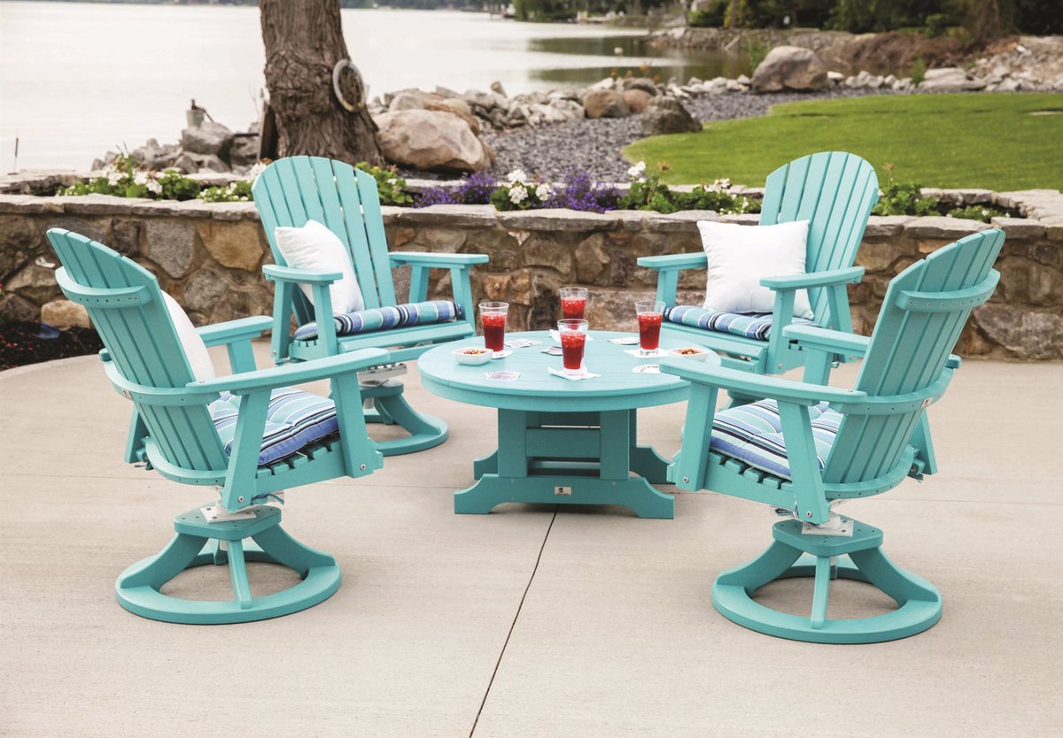 PatioLiving_com's tweet photo. The Berlin Gardens Comfo-Back collection features a perfectly contoured back - narrow slats allow for the back design to create a smooth contour that feels like it wraps around your back. https://t.co/VVRJu5jiW6 https://t.co/jEwRbw71D7