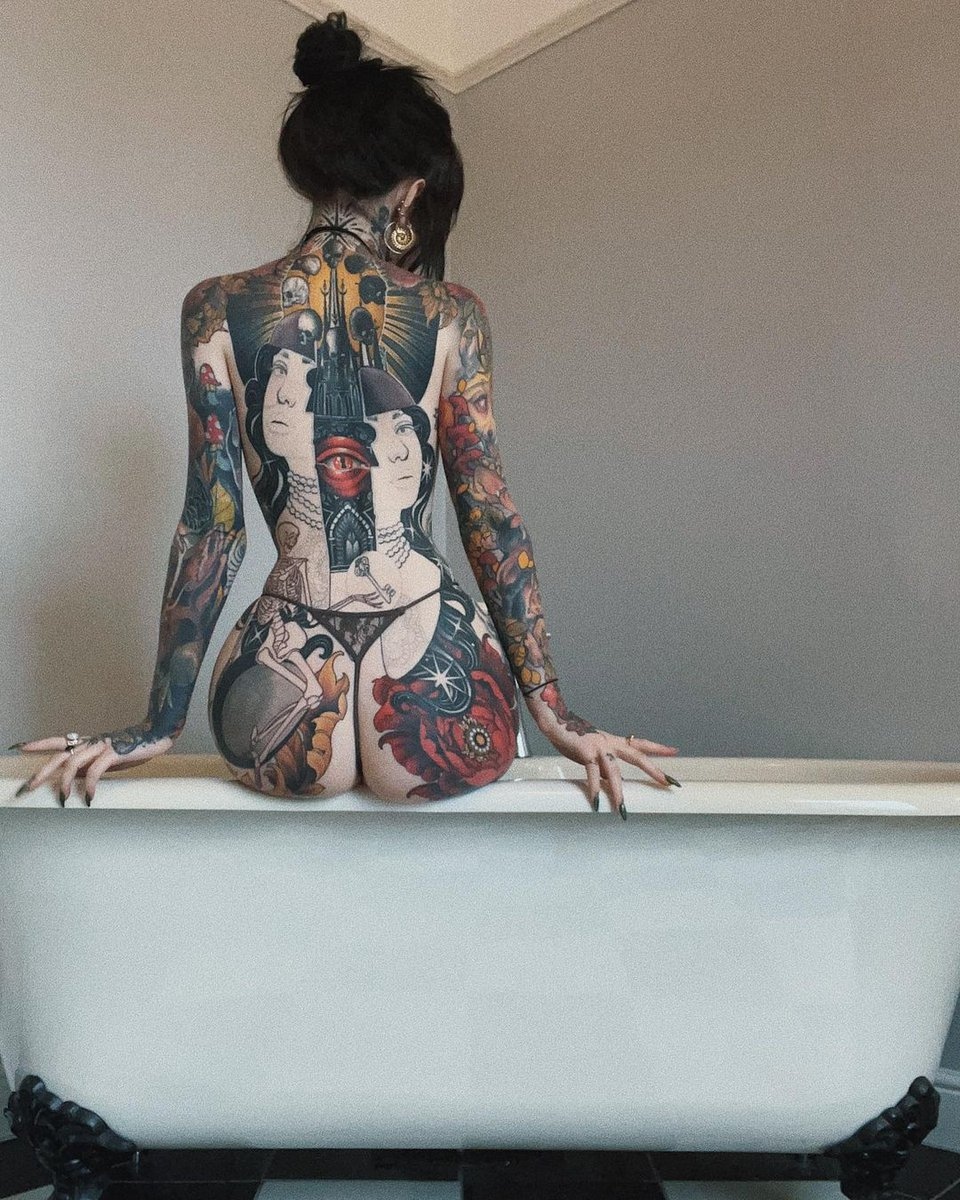 Inkedmag's tweet photo. 🤤 appostatte on IG 
#tattoogirls https://t.co/vDlPZ2AuLT