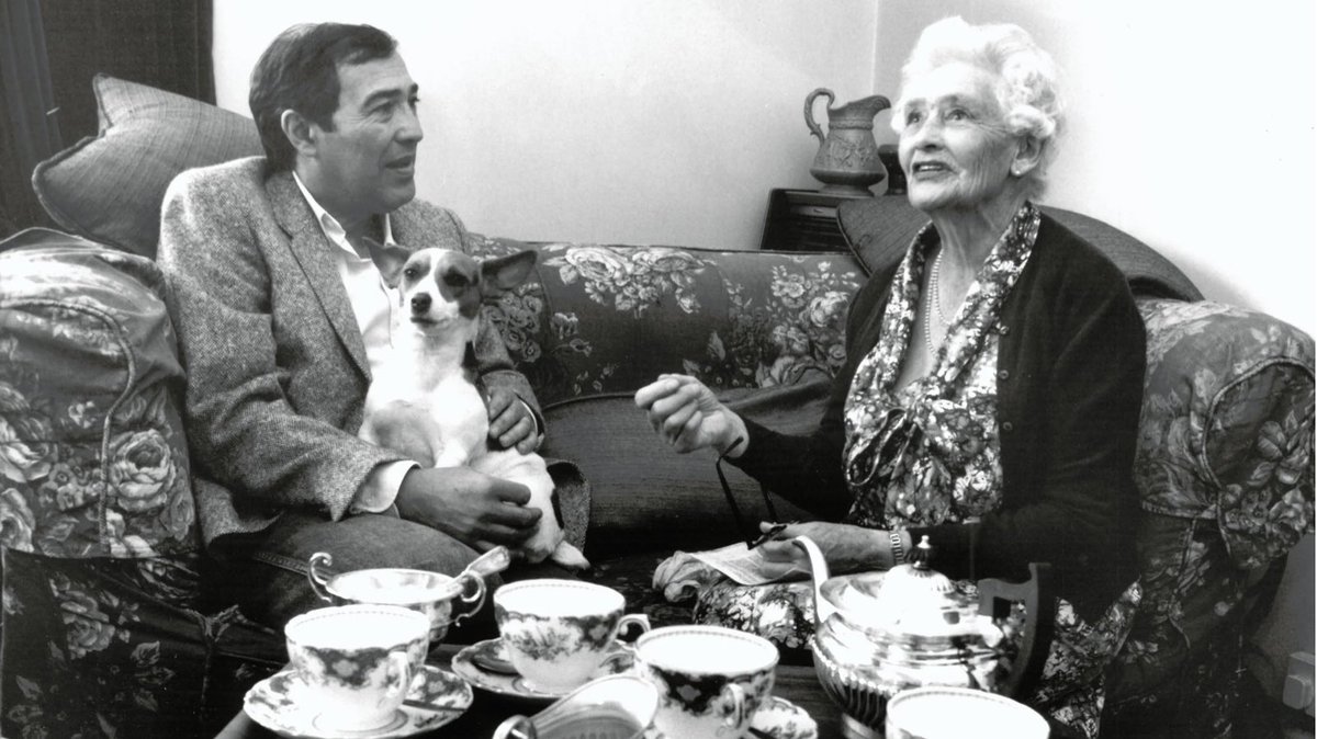 "Il y a longtemps que j'attendais ce moment..."⁠ That’s how Loïs Blosse-Lynch greeted Jean-Michel Cazes at the steps of her manor.⁠ She was a descendant of the illustrious lynches from Galway and both had been looking forward this encounter... ☘️⁠#lynchancestry #stpatricksdays