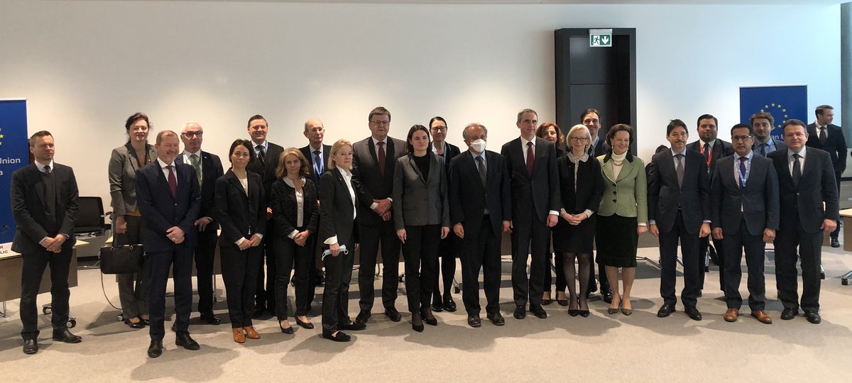 Our solidarity with the people of #Belarus is unwavering. 🇪🇺Ambassadors in Geneva met today w <a href="/Tsihanouskaya/">Sviatlana Tsikhanouskaya</a> &amp; discussed our support for a democratic Belarus &amp; the release of all prisoners. We also talked about the brave Belarusians involved in protests against the #Ukraine war