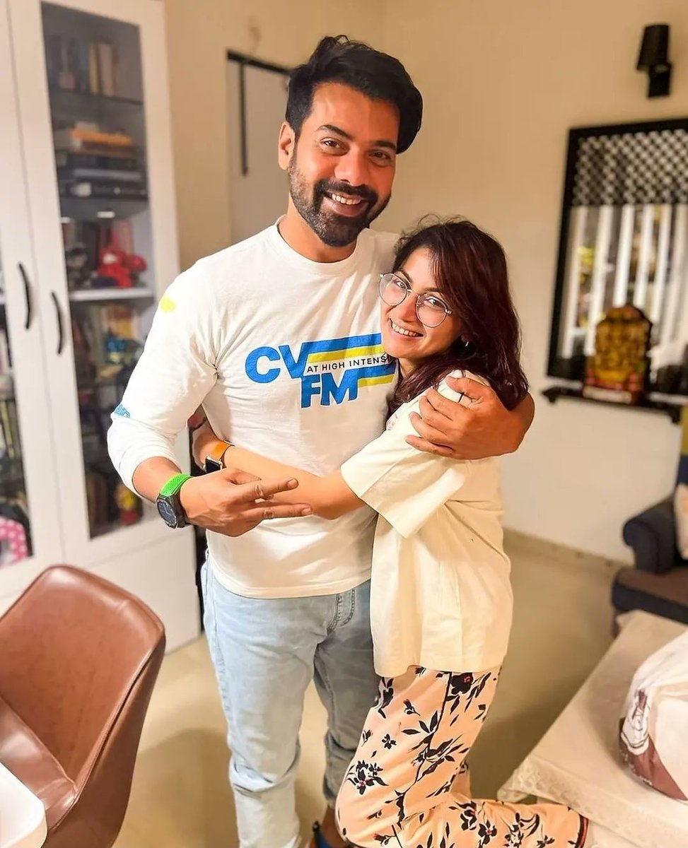 pragyafuggi_'s tweet photo. Awwwwwwwwww after so long time tisha tales..🥺❤️❤️

itisriti: And just like that some friendship are a privilege
A rather cherished privilege ❤️ 

 shabbirahluwaliya : ❤️❤️
  Fuggi and her rockstar tales!!💛❤️
   @sritianne @SHABIRAHLUWALIA https://t.co/JMKKxpYoNa