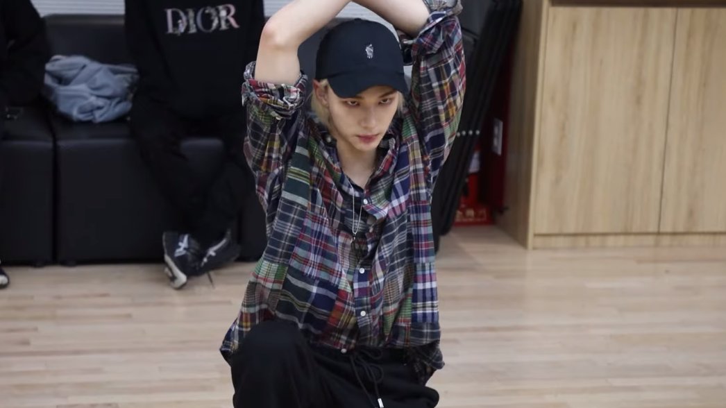 hyunjinpost's tweet photo. https://t.co/xSdVMltara