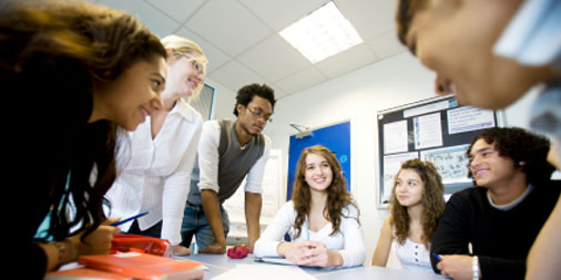 netlanguages's tweet image. Are you multilingual? How can multilingualism be encouraged in the workplace? Read and listen to this month’s Interactive English and do the vocabulary and comprehension exercises related to this topic: bit.ly/3MW0mVe 
#onlineenglish #netlanguages #onlineenglishcourse