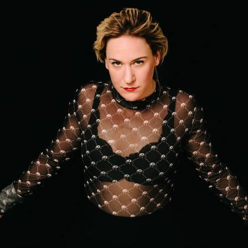 Volkstheater_W's tweet photo. #literatur #rotebar
Am Dienstag liest Julia Franz Richter aus SIMULTAN, der letzten Veröffentlichung Ingeborg Bachmanns zu Lebzeiten. Dazu gibts Live-Musik von Katarina Maria Trenk (Euroteuro, Sex Jams)! 20:00 Uhr, 7€
https://t.co/laCKcsqbZp

Foto: © Apollonia Theresa Bitzan https://t.co/5Cd7GMaVud