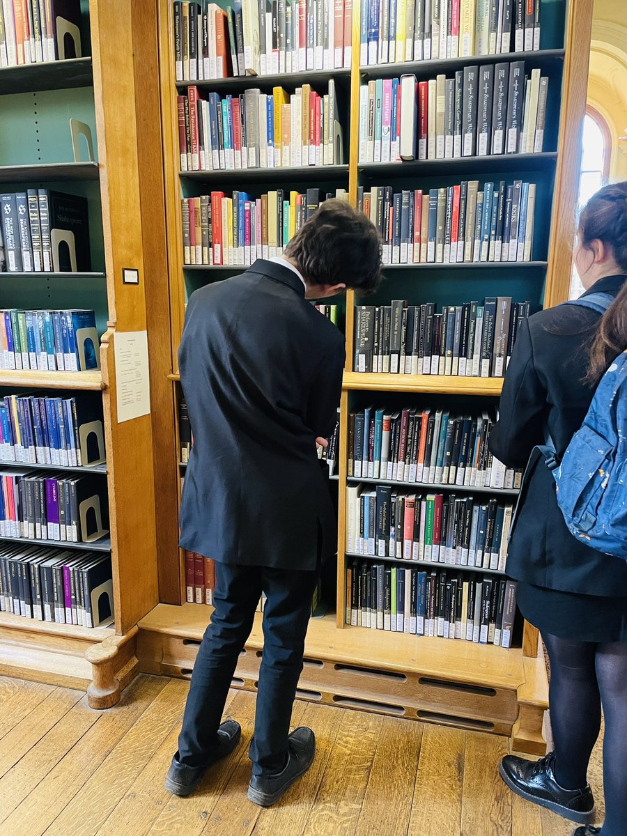 TPS_Aspirations's tweet photo. A tour around the college @TPS_Classof18 @TPS_Hitchin @CaiusCollege https://t.co/8hR2HZOogM