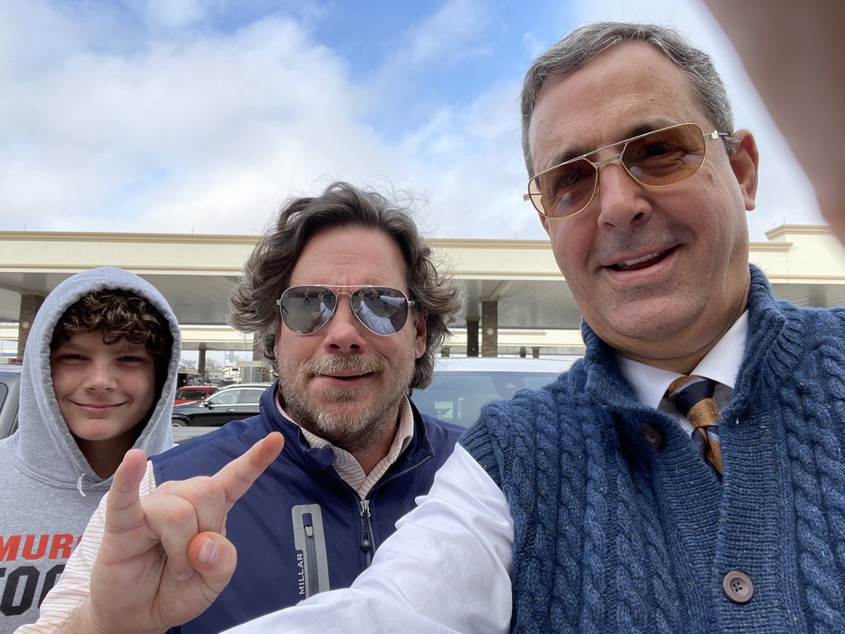 _delconte's tweet photo. Met these dude at Austin airport after two plane delays we decided to drive to Milwaukee., Wheels, Hodges and me rolling along 1-35 expected drive time 17 hours .. Keep the light on boys will be coming in late https://t.co/AMhV6sLMtw