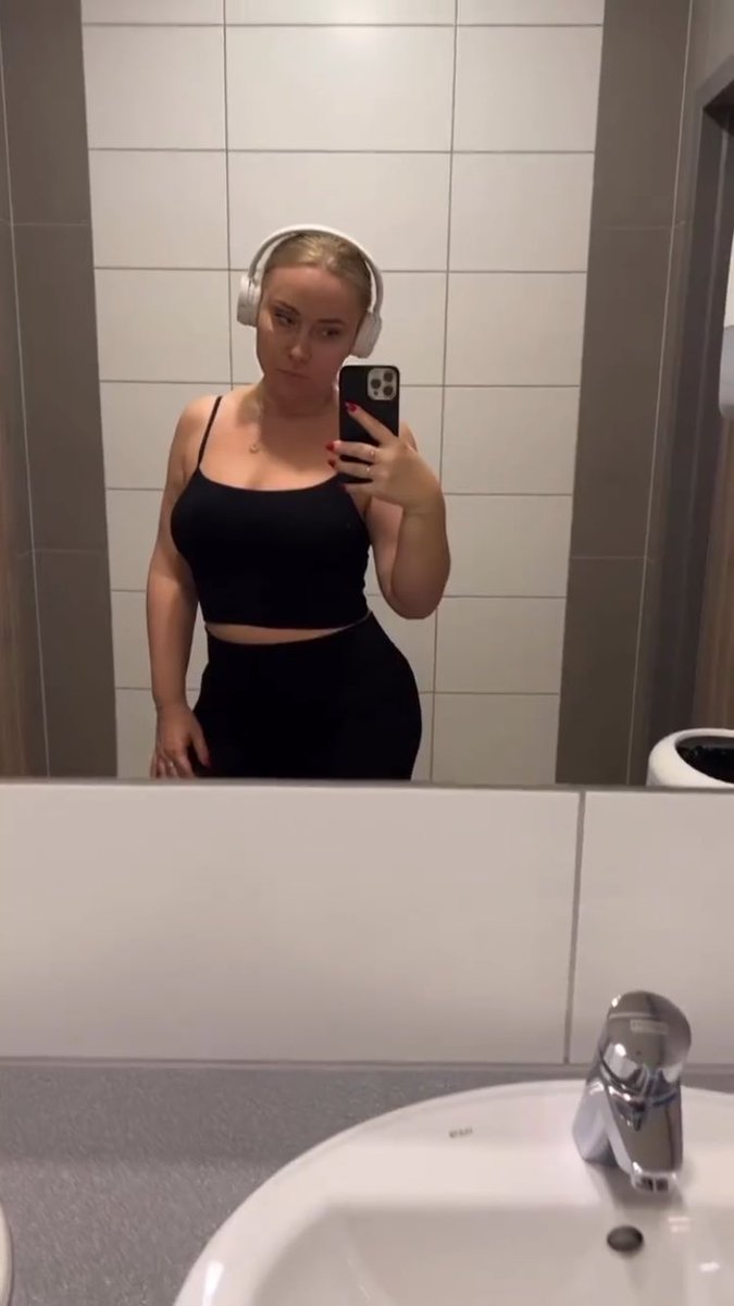 Spordan çıktım çok yorgunum biraz rahatlamam lazım💋