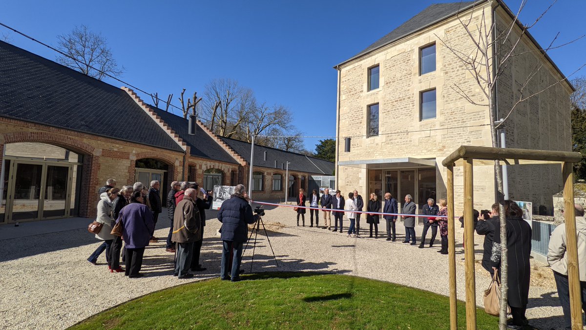 Inauguration des ateliers de l’Odon à Verson, réhabilités en espace multi-activités et associatifs. Une opération exemplaire avec mise en œuvre de matériaux biosourcés (béton de chanvre), clos et couvert co-financé par <a href="/RegionNormandie/">Région Normandie</a>/<a href="/VilleVerson/">Ville de Verson</a> et <a href="/EPFNormandie/">EPF Normandie</a>