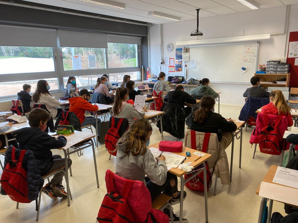 ie_martamata's tweet photo. Avui a l'Institut Escola Marta Mata hem celebrat les proves cangur resolent enigmes matemàtics. Han participat tots els alumnes de sisè de primària i també més de 50 alumnes de secundària de primer fins a quart d'ESO. Enhorabona als participants. #cangur2022 #PrimIEMM #SecIEMM https://t.co/UEaE9r9mje