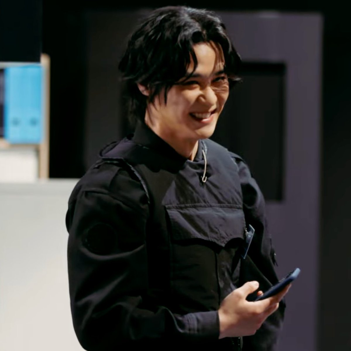 qianhours's tweet photo. he's the good officer https://t.co/LLNqZnIW8K