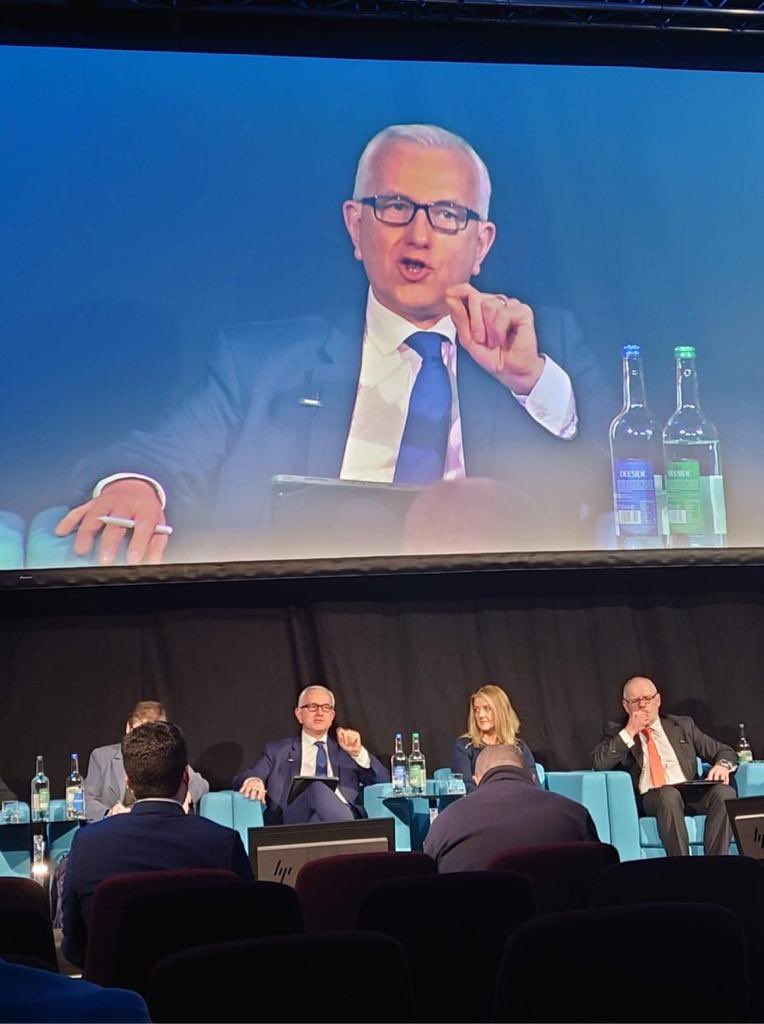 Our Prof Pete Edwards tells a
#transformingaberdeen conference of the role the University plays in the regional economy and why students come here.