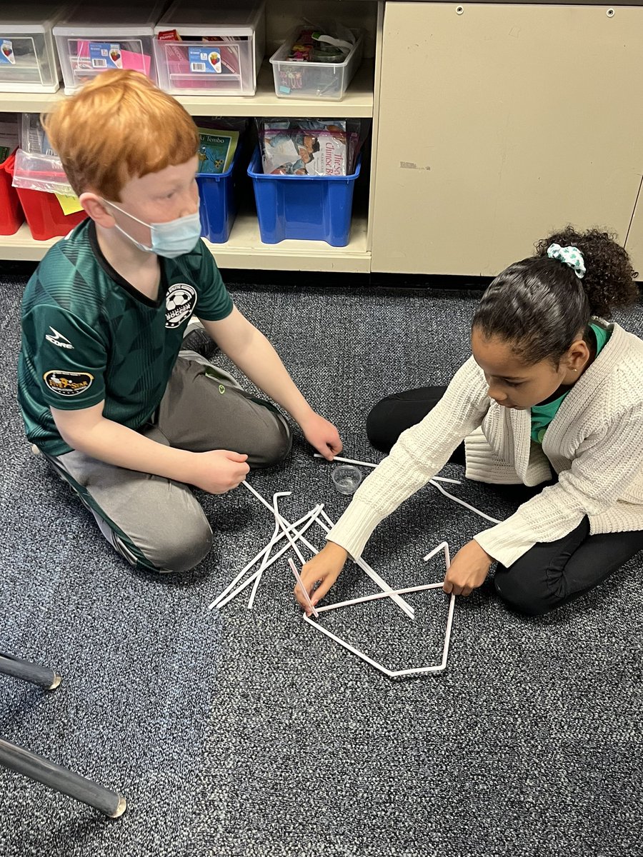 MesserMallory's tweet photo. Completing a fun stem challenge today and building a leprechaun tower! #teamwork #stemchallenge #StPatricksDay  #HalePackStrong https://t.co/RLKfCHzF94