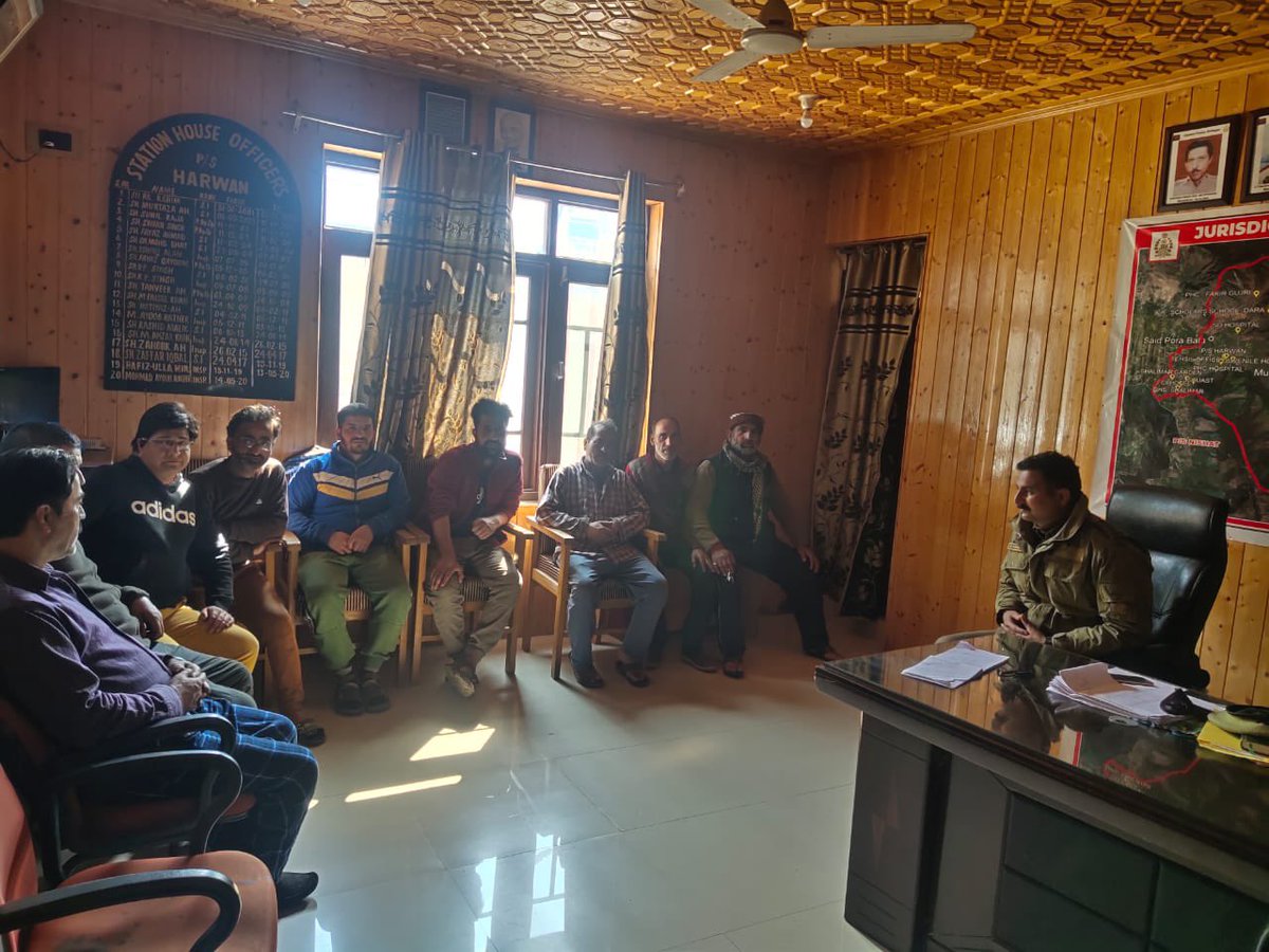 SrinagarPolice's tweet photo. Public Outreach meetings are taking place in different field units of Srinagar Police. https://t.co/ze0qNUEIjx