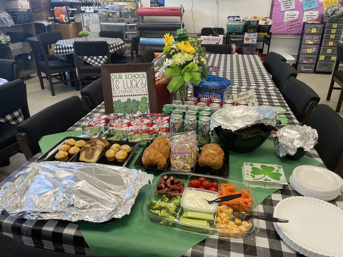 MrsRentEst's tweet photo. Teaming up with our fabulous PBIS Coach to continue weekly treats for our awesome staff! ☘️❤️ #RiveraRocks https://t.co/37Z02ocNj0