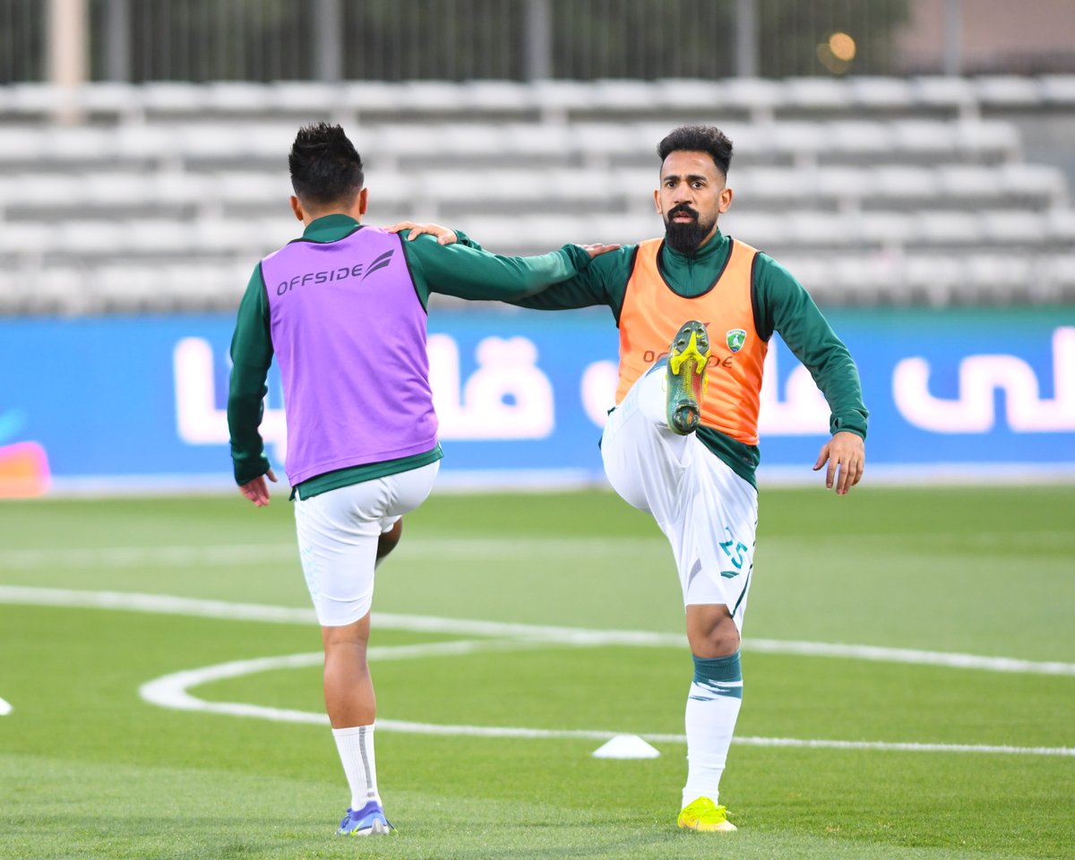 FatehClub's tweet photo. 📸| عمليات إحماء الفريق الفتحاوي 🟢🔵

#الفيصلي_الفتح https://t.co/QHTbZaegBF