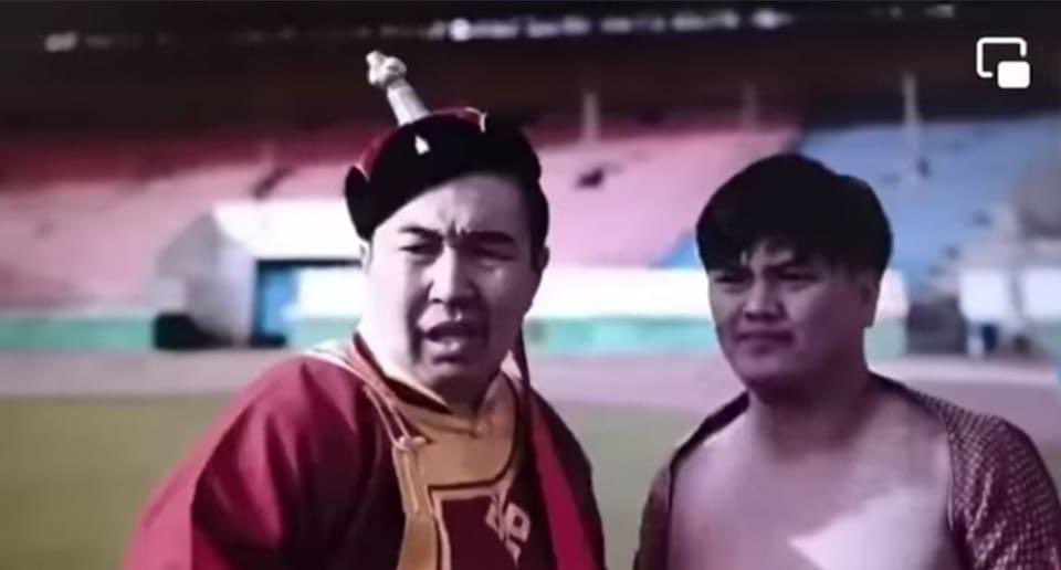 Tsogtoo Жижгээ хоёрын энэ нэг номер хүн инээлгэх гэсэн юм уу? Аль эсвэл шүүмжлэх гэсэн юм уу? бүү мэд. Миний харснаар бол үндэсний бөхөө доромжилсон аястай! Уран бүтээлч хүмүүс юм бол цаашид үндэсний гэсэн зүйл дээрээ анхааралтай хандаж байх нь зөв бх.