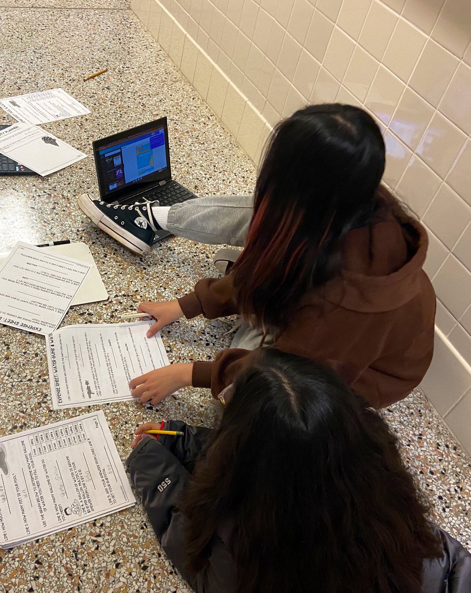 Dr_Mihalik's tweet photo. 4th grade using @canva with @sorrymsjacksonw to create posters for their Epic Pool Party project 🏊‍♀️ @SugarlandES @sugarland4th https://t.co/695AQay0CX