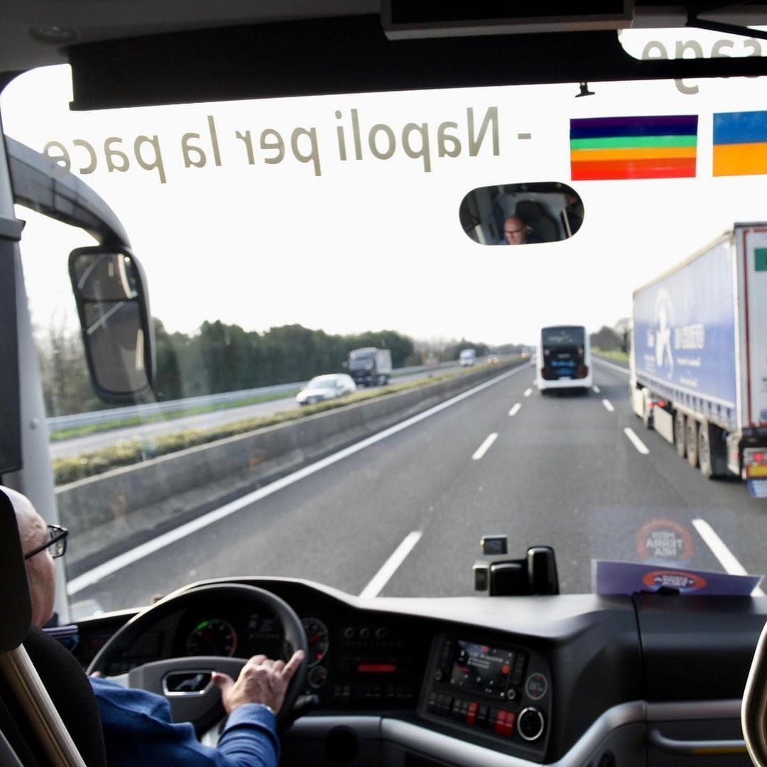 RT <a href="/RescueMedNa/">Mediterranea Saving Humans Napoli</a>: "La missione ha un equipaggio ridotto al minimo, 16 persone da Napoli e 33 in tutto: ci sono medici, pediatr3, avvocat3, operator3 sociali, mediator3 culturali, mediator3 in sede di conflitto". 
Laura Marmorale, capomissione <a href="/RescueMed/">Mediterranea Saving Humans</a> 
…