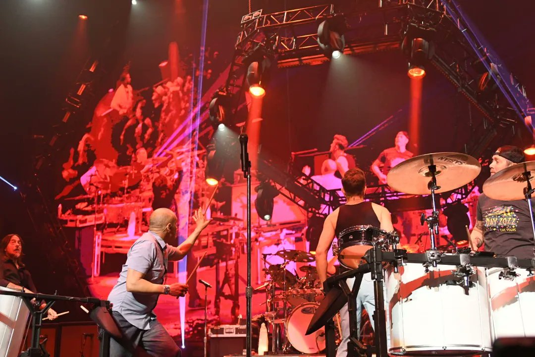 unitard311's tweet photo. Take me back to @311 Day. https://t.co/fqD06lDFko