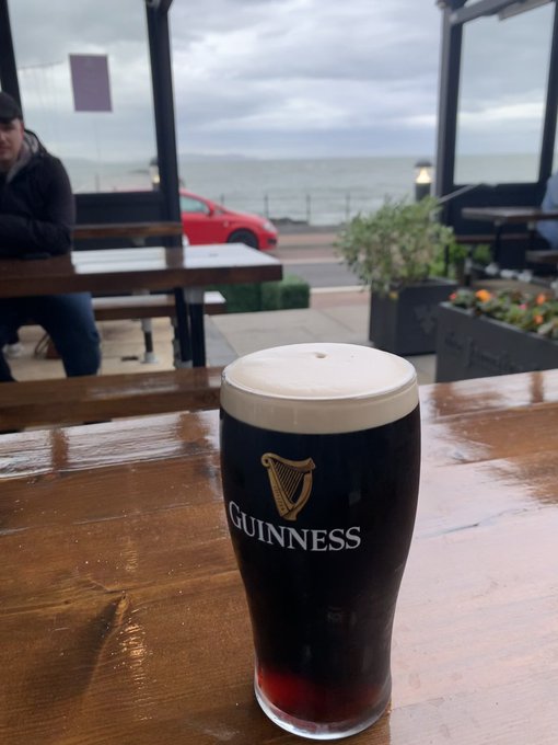 FOD8s7vVUAIWejs?format=jpg&name=small